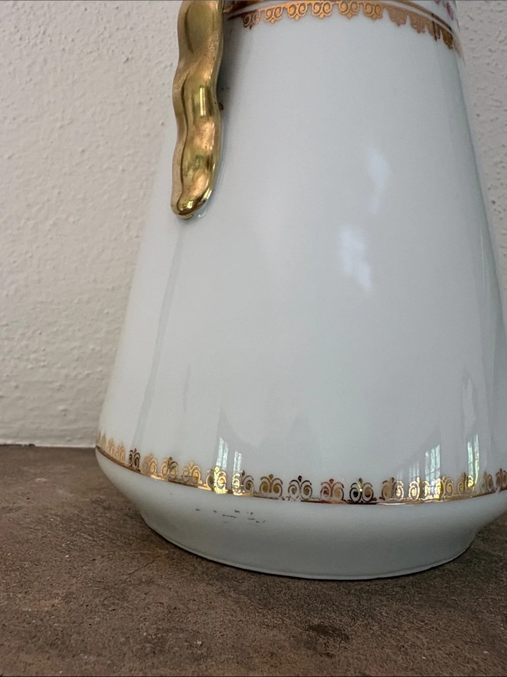 1895 Hohenzollern Chocolate Pot with lid.
